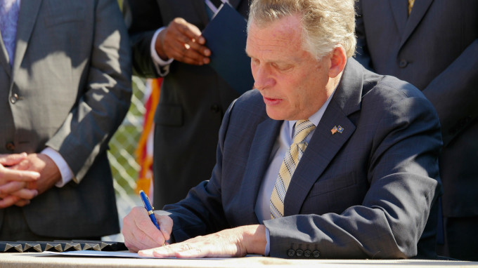 2015-04-22-Governor-McAuliffe-Signs Clean-Energy-Jobs-Legislation